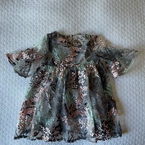 Beautiful Dress. Size 3t but looks like it runs a little smaller